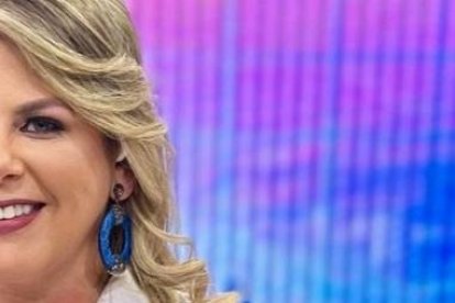 Inició en la televisión, cuando cumplió la mayoría de edad en 'Aló qué tal América' (RTS), luego fue parte de 'Cosas de casa' (TC) y 'De mujer' (Telerama).