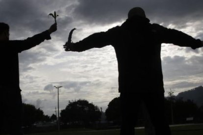 invasión de brujos
Gatos, perros y aves se usarían para ritos macabros este día. En algunos mercados populares de la Capital hasta venden animales para este propósito. Animalistas aconsejan cuidar a sus mascotas hoy, en especial si son cachorros.