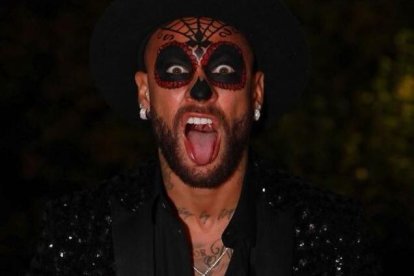 Neymar y su locura de maquillaje. Es uno de los que más disfrutan el día de Halloween.