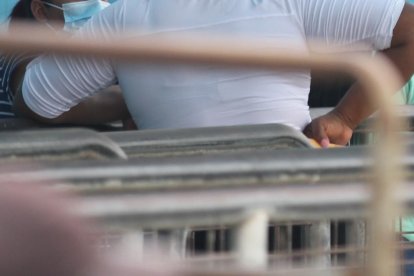 Desde la masacre del 28 de septiembre se ven pocas mujeres  ingresando a visitar a sus esposos. Hay restricciones.