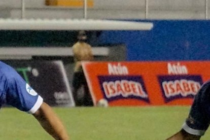 Todo es alegría en 9 de Octubre, aquí el festejo del gol de Lucas.