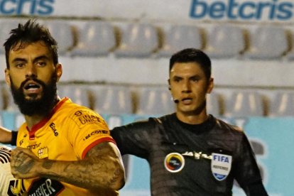 Gonzalo Mastriani hizo el empate 1-1 ante Macará en Ambato.