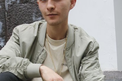 El músico inició en las plataformas y hoy gana ‘cancha’ en escenarios reales.