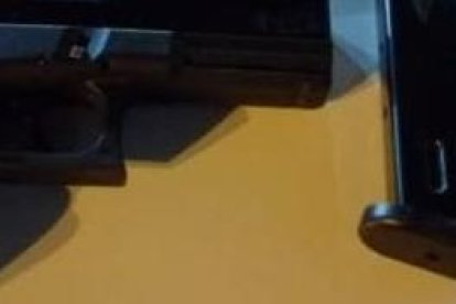 Una de las armas incautadas a un sospechoso.