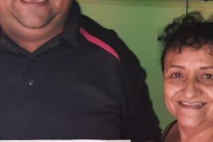 Doña Marthita está ‘felizota’ por tener un hijo como Kléber y  por llevarse el premio de EXTRA.