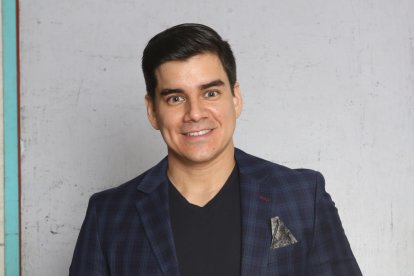 Es presentador del programa Noticias de la mañana de RTS.