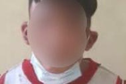 El menor de edad se movilizaba en una moto junto a otra persona.