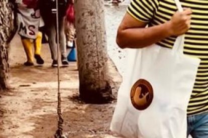 A Willie 

Tamayo no le importó llenarse de lodo. Quiso ayudar a los vecinos de La Comuna que lo han acompañado en su carrera.