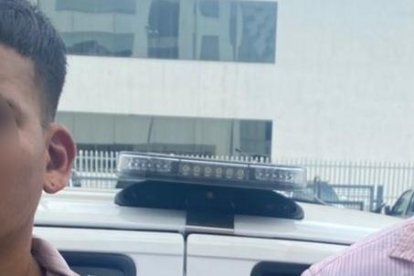 Los sospechosos estaban armados. En su poder tenían una pistola y un revólver.