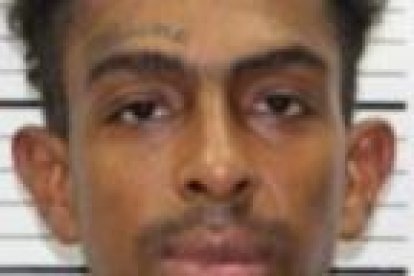 La Policía ha difundido fotografías de Vera y de otro interno, luego de su huida del CDP de Azogues.