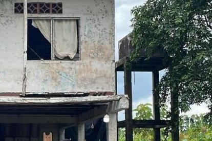 Los detenidos con el cargamento ilegal fueron mostrados por la Policía.