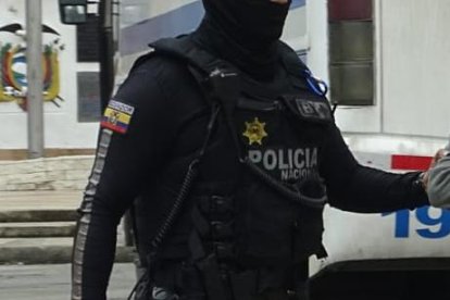 El hombre enseñó una identificación falsa para evadir ser detenido.