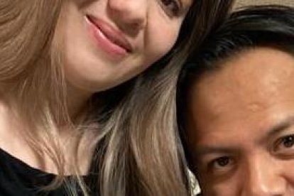 La joven familia está más que agradecida por el premio que se llevaron a casita.