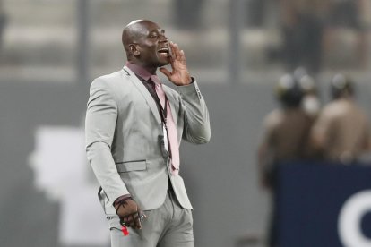 El entrenador interino de Barcelona, Segundo Castillo se vistió como para filmar su mejor película.