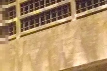 El hombre fue colgado de un puente peatonal luego de haber sido decapitado.