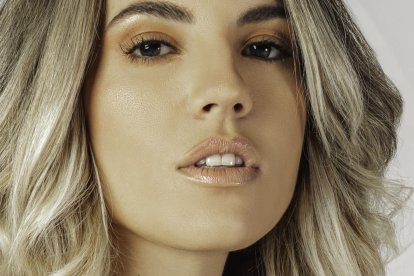 La artista le canta a las mujeres. Ella también es reconocida en el mundo de la actuación.