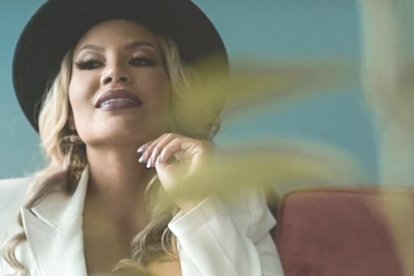 Por sus curvas, sus alumnas le dicen Kim Kardashian,