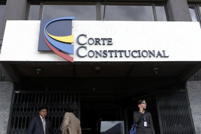 La moción, presentada por la asambleísta Johanna Moreira, fue aprobada con 75 votos a favor, 49 en contra y 11 abstenciones.Quito, 24/junio/2013.- Edificio de la Corte Constitucional. Carlos Silva/Expreso CORTE CONSTITUCIONAL.
