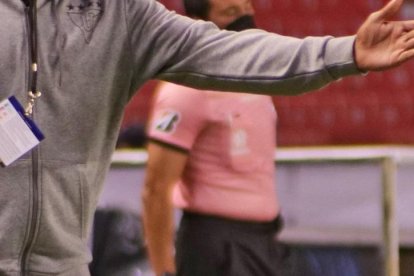 Edison Méndez que dirige a Liga de Quito, dice que también es hincha de este equipo.