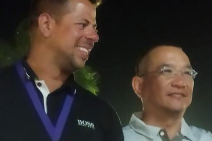 En el podio del Aruba Open: Damián Canales, Galo Moreira, Plineo León y Roberto Gillbert, todos ellos con los trofeos que obtuvieron para el equipo de Ecuador.