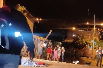 En una superficie de tierra quedó el cuerpo sin vida de Oswaldo Cedeño.