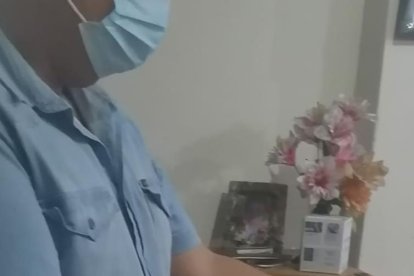 Lo primerito que hace Fernando es abrir las páginas 2-3 para ver si se repite la misma bendición.