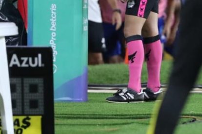 Los hinchas de Barcelona protagonizaron problemas en los graderíos durante el partido contra Emelec.