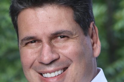 El empresario está orgulloso de su ciudad.