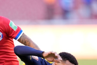 Chile busca meterse por la ‘ventana’ al Mundial cuestionando la nacionalidad del tricolor Byron Castillo.