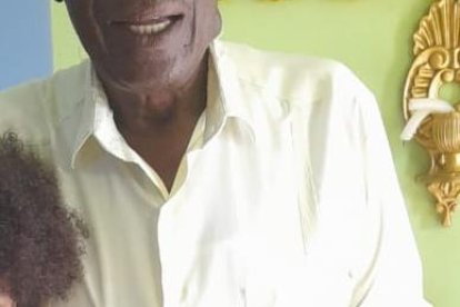 Nuestro ganador junto a su nieto, Nathaniel Pastor Calderón, quien está feliz de que su ‘abue’ la ‘pegó’ con EXTRA.