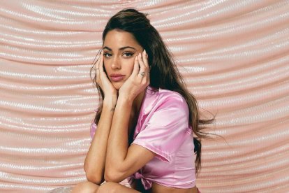 Martina Stoessel​, más conocida como Tini Stoessel o simplemente Tini, es una actriz, cantante y compositora argentina.​