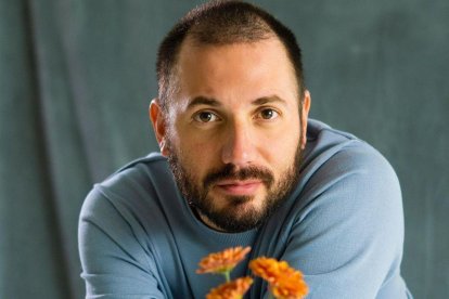 Víctor Aráuz es un actor de teatro, cine y televisión, director, guionista y profesor de actuación ecuatoriano, conocido por protagonizar la película Mejor no hablar de ciertas cosas