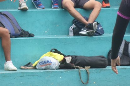 La profesora Yajaira Mosquera Escobar es la encargada de dirigir a los jugadores, hombres y mujeres.