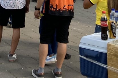 Los hincha de Barcelona ingresando al estadio Chucho Benítez.