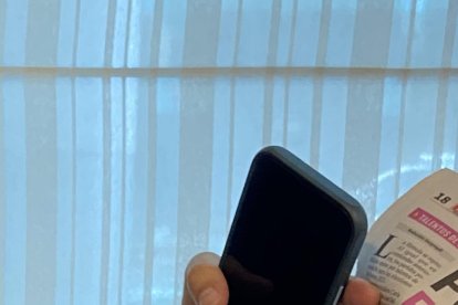 Alex Zurdo, cantante que con sus letras le da la gloria a Dios.