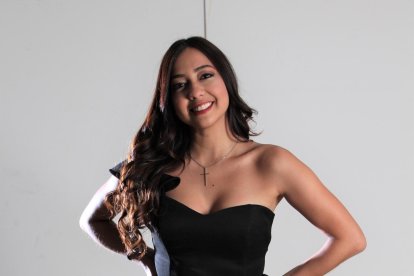 Roberto 

Oña es su compañero y también su profesor de narración.