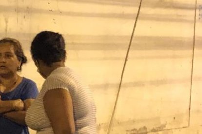 El dolor de la familia de Alva Sisiinia Castro se agudizó, en medio de los trámites mortuorios.