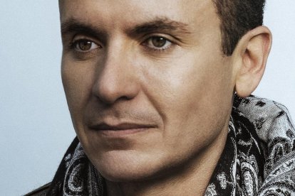 Juan Fernando Fonseca Carrera, conocido artísticamente como Fonseca, es un cantautor colombiano.