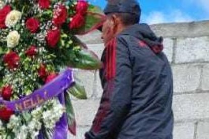 Tras el largo recorrido, las fallecidas recibieron sepultura en la tierra de sus orígenes.