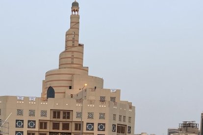 Si le da pereza o se quedó sin dinero para el tour por el desierto, puede tomarse la foto en el centro de Doha con el camello.