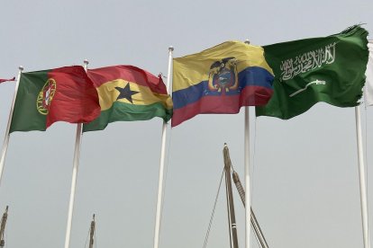 Como testigo el Golfo Pérsico, en Doha, flamea la tricolor, desde el pasado 24 de marzo del 2022.