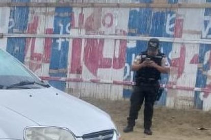 Las víctimas se movilizaban en un auto plomo.