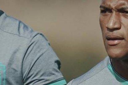 Los volantes Moisés Caicedo y Carlos Gruezo durante uno de los entrenamientos de la selección nacional en España.