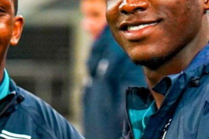 La parcería de Djorkaeff Reasco y Moisés Caicedo antes del partido contra Japón.