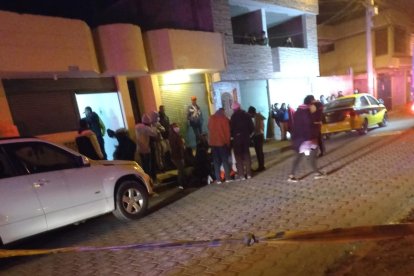 El hombre murió en la vía, afuera del lugar donde estaba jugando billar.