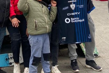 Una familia cordobesa se alista para recibir y alentar a Independiente del Valle.