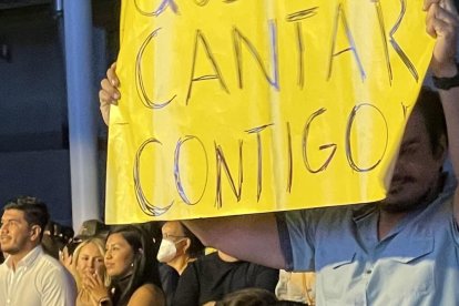 Luciano Maza levantó con fe el cartel que le hizo su sobrina de 9 años