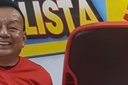 Julio Patiño posó felizote con el parlante que se ganó en la Despegadita Mundialista.