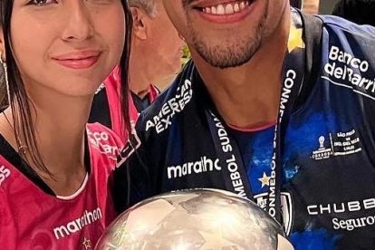 Luis Segovia celebró junto a su pareja Francys Muriel.