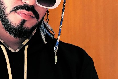 No tiene miedo de cantar en  vivo. Asegura que su voz es natural.